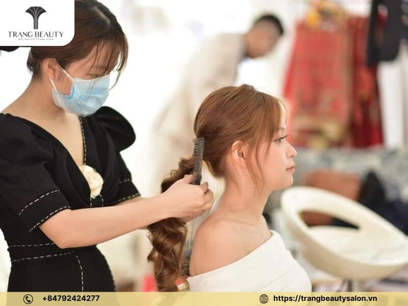 Kiến thức và kỹ năng là hai yếu tố cơ bản trong việc trở thành một makeup artist